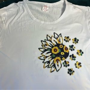 Sunflowers and dog paw print women’s size xl tee